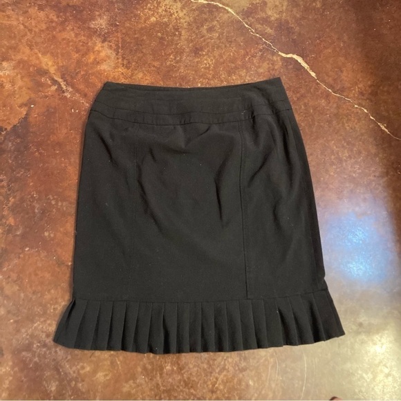 Ladies Larry Levine Black Pencil Skirt with Ruffle - Picture 4 of 4